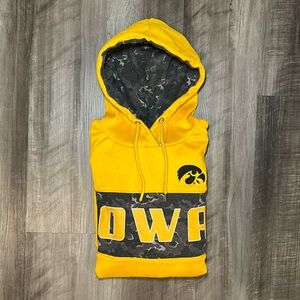 Iowa Hawkeyes Colosseum Fleece Hoodie - Medium